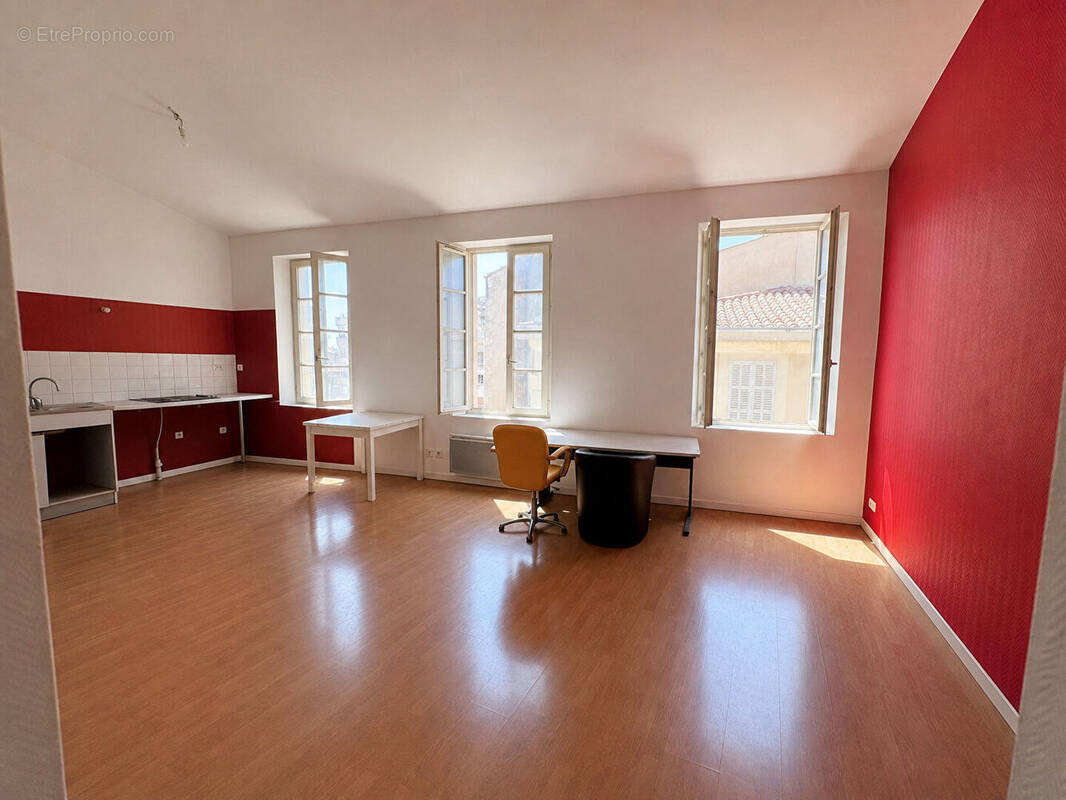 Appartement à MARSEILLE-1E