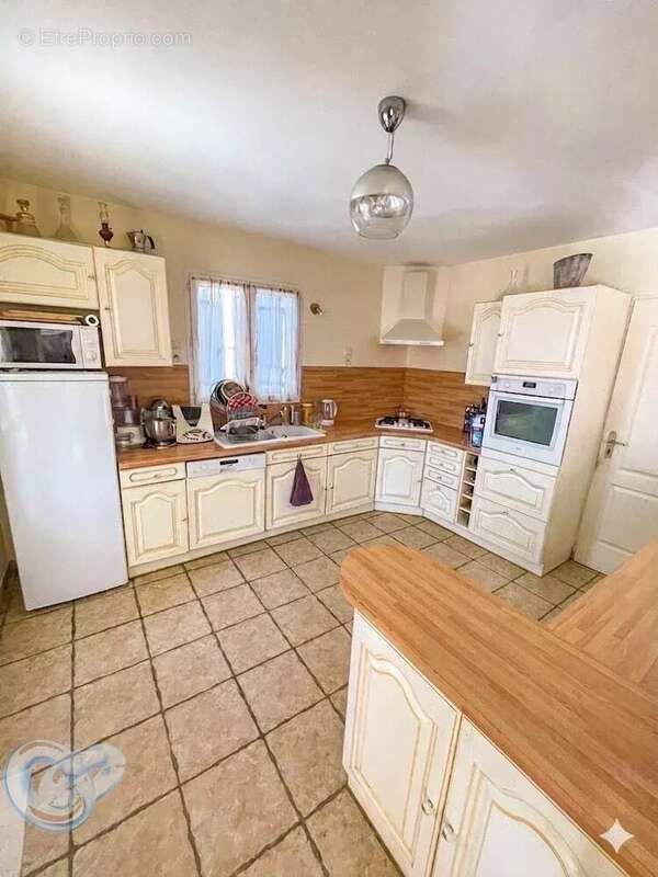 Maison à MONTBRUN-LES-BAINS