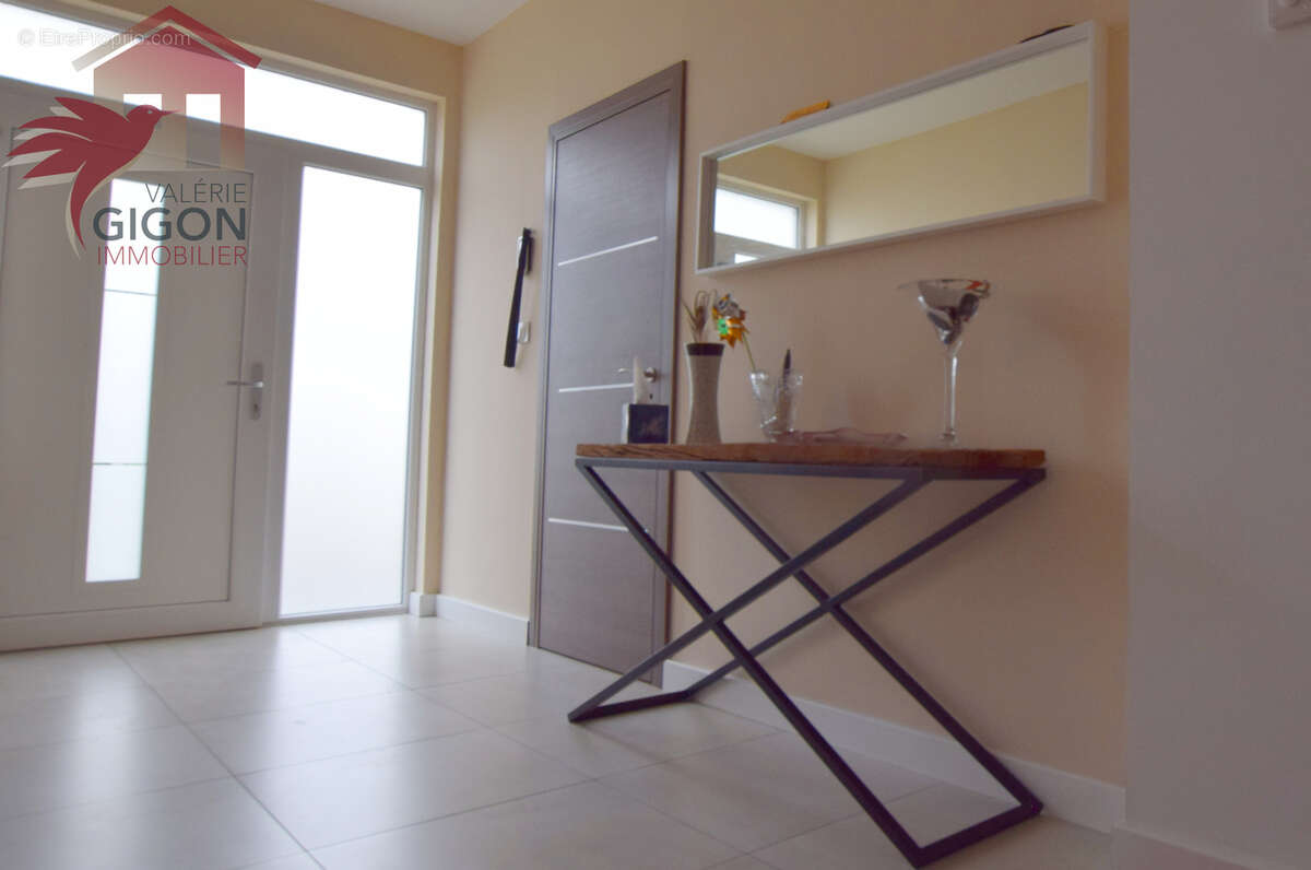 LOFT de 224 m2 lumineux et fonctionnel de 2020 avec 4 garages et grande surface de stockage - photo 5