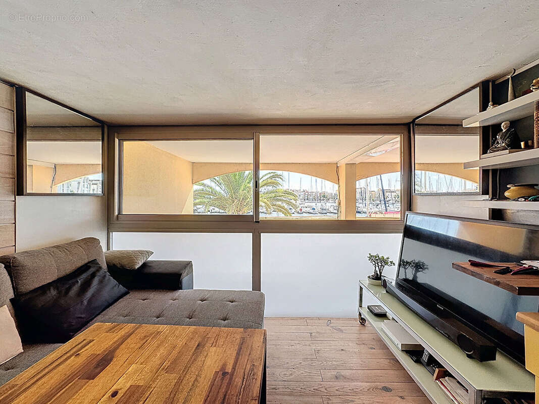 Commerce à GRUISSAN