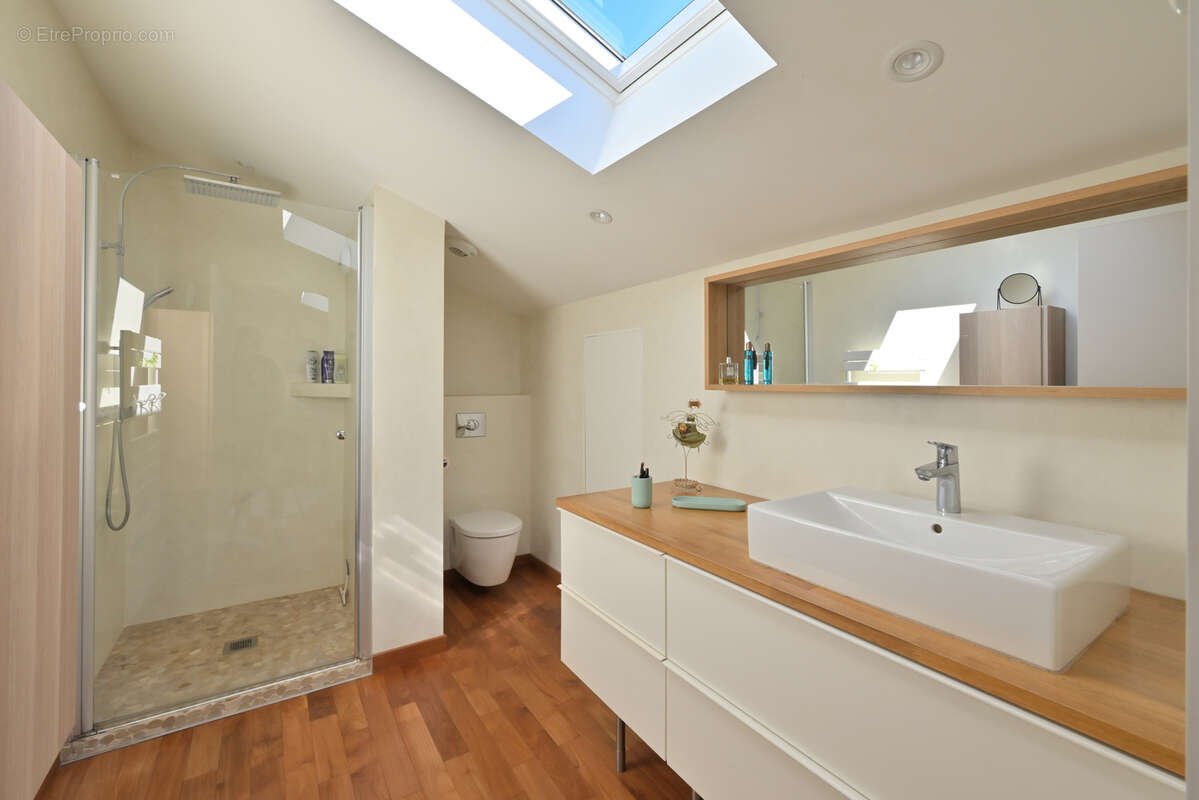 Maison à SAINT-JEAN-D'ILLAC