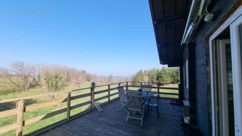 Maison à CHATEL-MONTAGNE