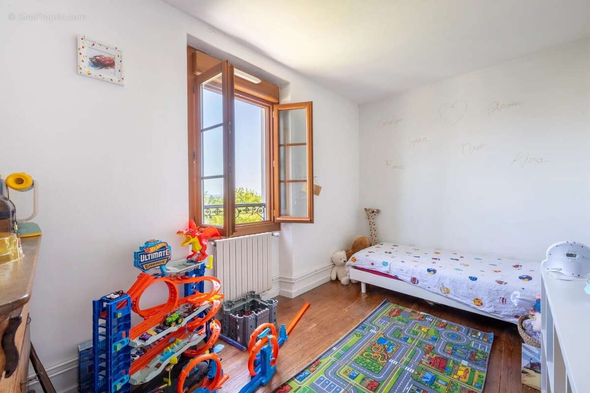 Maison 86 m² à Epone  - photo 9