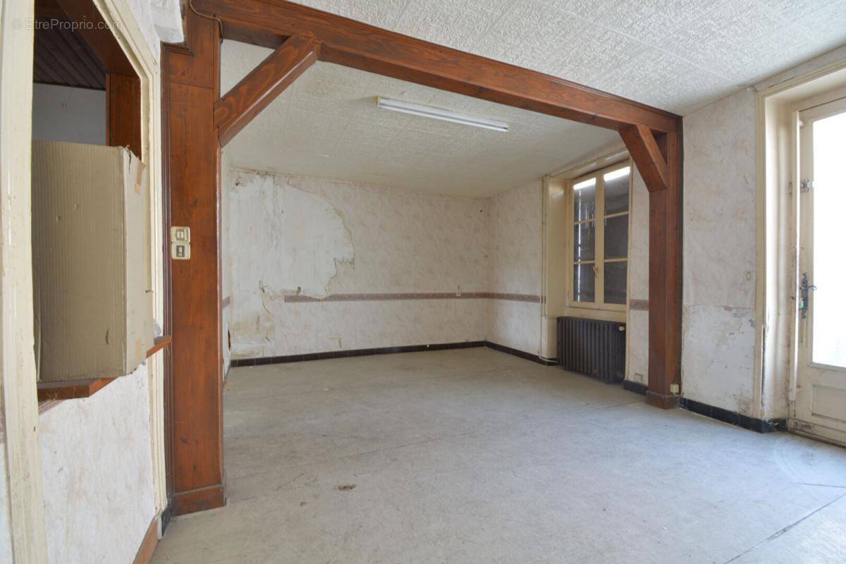 Maison à IVOY-LE-PRE