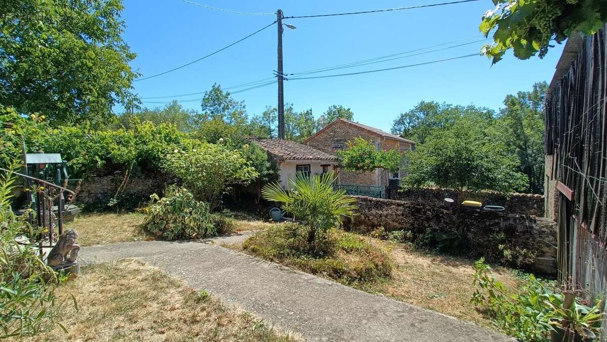 Maison avec dépendances chiré en montreuil - photo 16