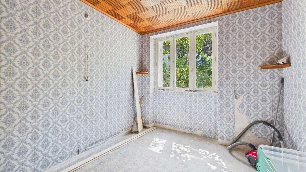 Maison à ONET-LE-CHATEAU