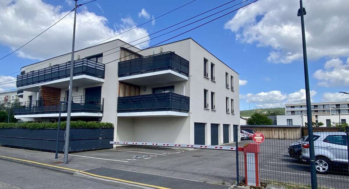 Parking à TOMBLAINE