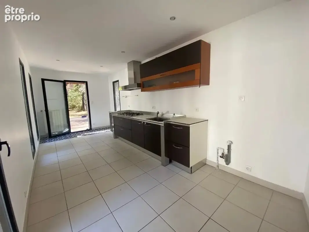 ASSAS  Élégante villa de plain-pied avec piscine dans un environnement privilégié - photo 3