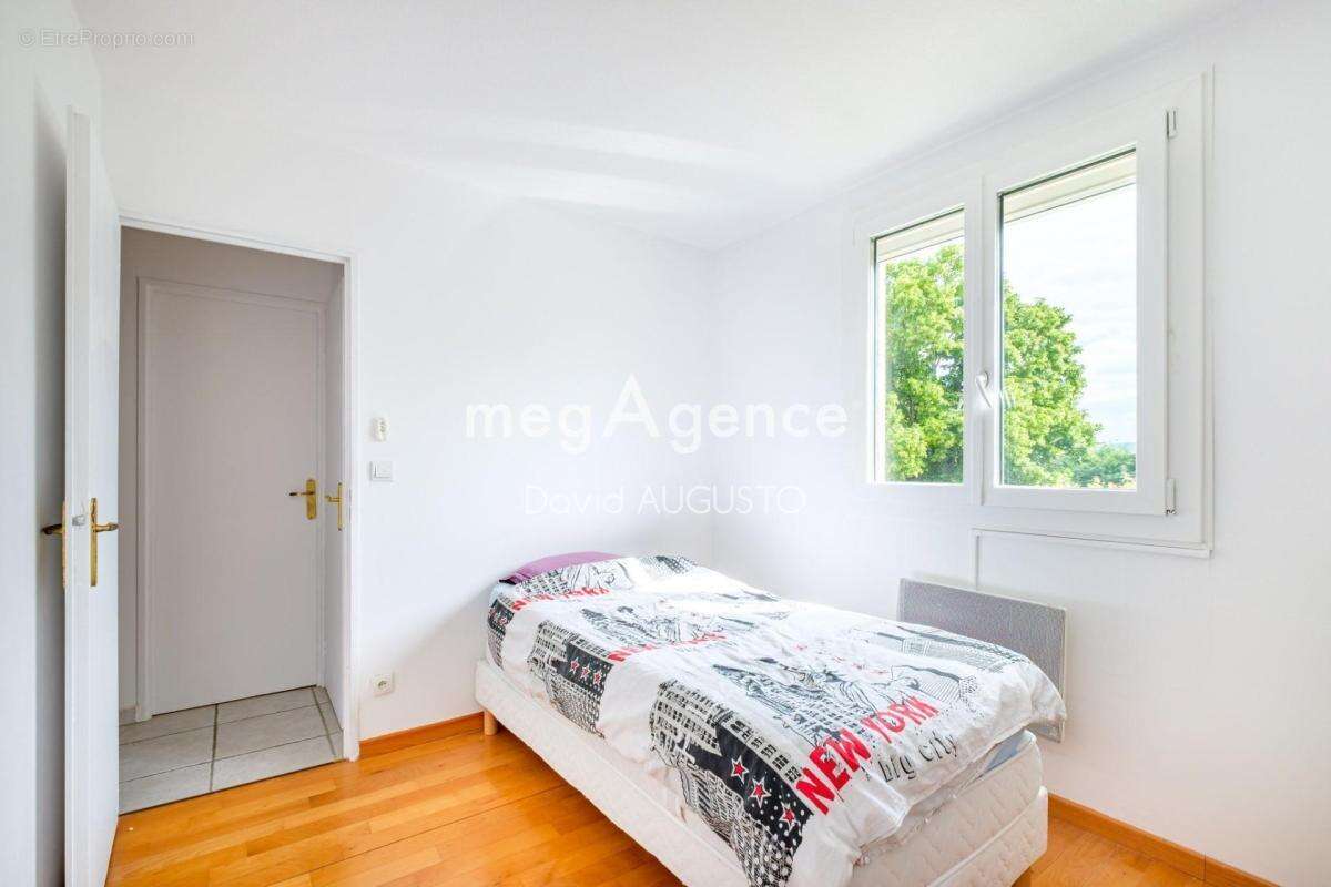 Appartement à LA TOUR-DE-SALVAGNY
