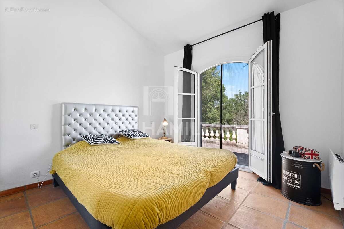 Maison à CHATEAUNEUF-GRASSE