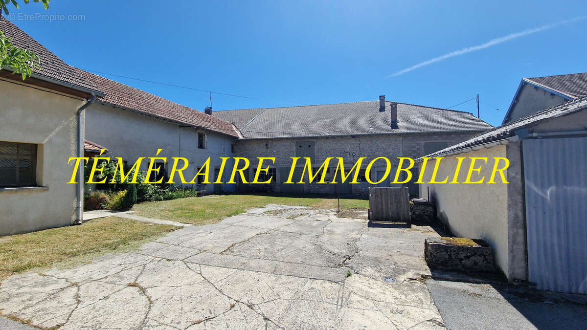 Maison à MONT-SUR-MONNET