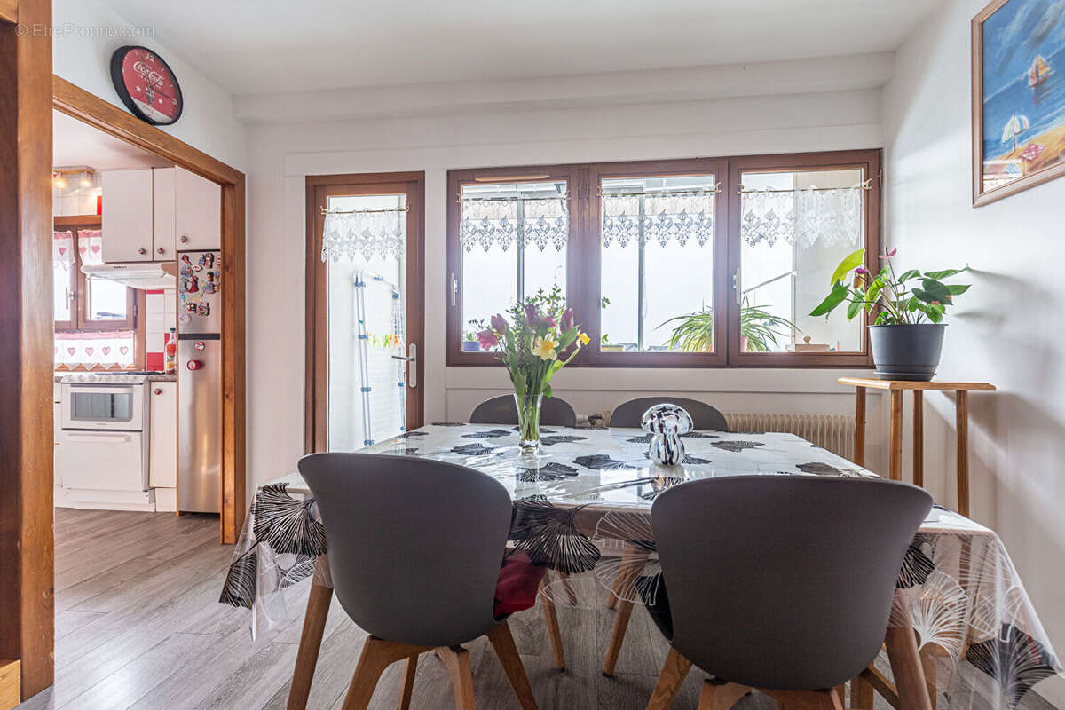 Agence immobiliere laforet - exclusivite - "coccinelle" - appartement t3 de 44,59m2 - veranda - cave - dernier etage - dpe d - r - photo 3