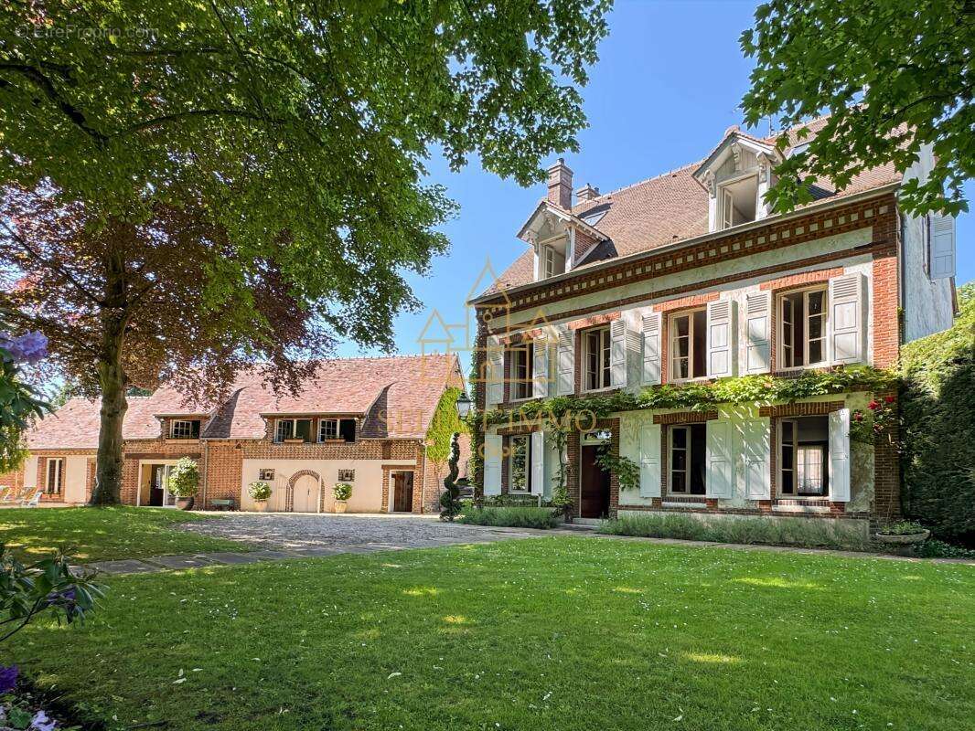 Une propriété d’exception avec dépendance sur une presqu'île aux portes de Paris - photo 4