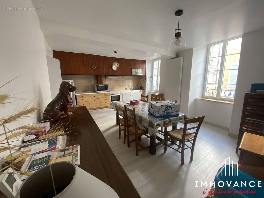 Maison à SAINT-JEAN-DU-BRUEL