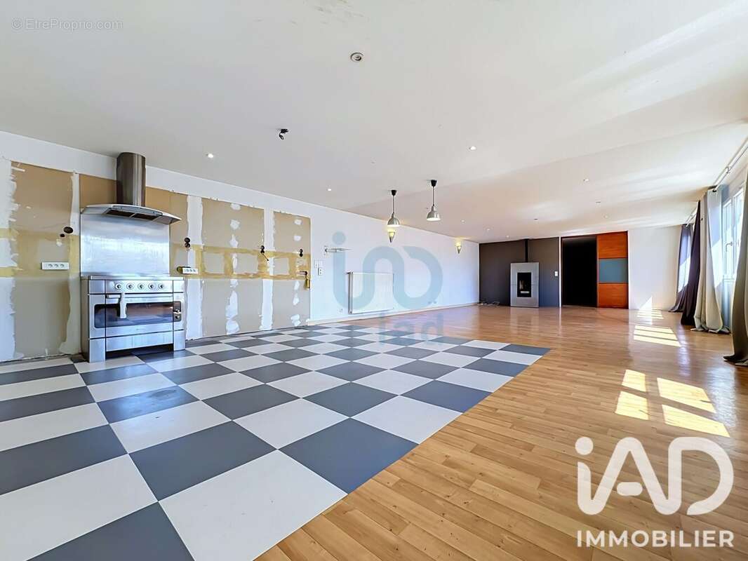 Commerce 203 m² à Charleville-Mezieres  - photo 2