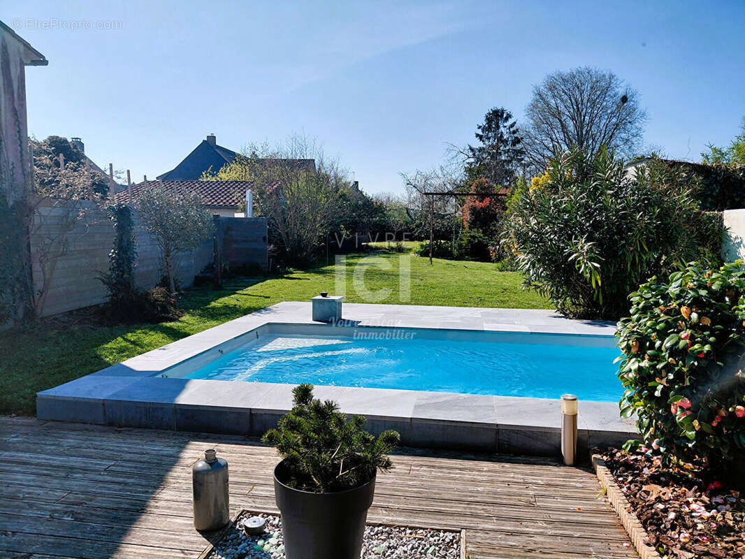 Maison à SAINTE-LUCE-SUR-LOIRE