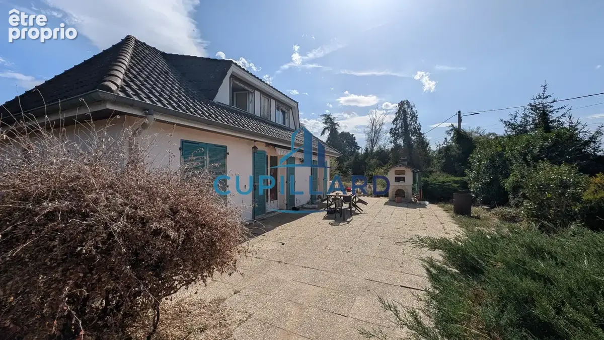 Villa semi-enterrée avec joli terrain arboré - photo 4