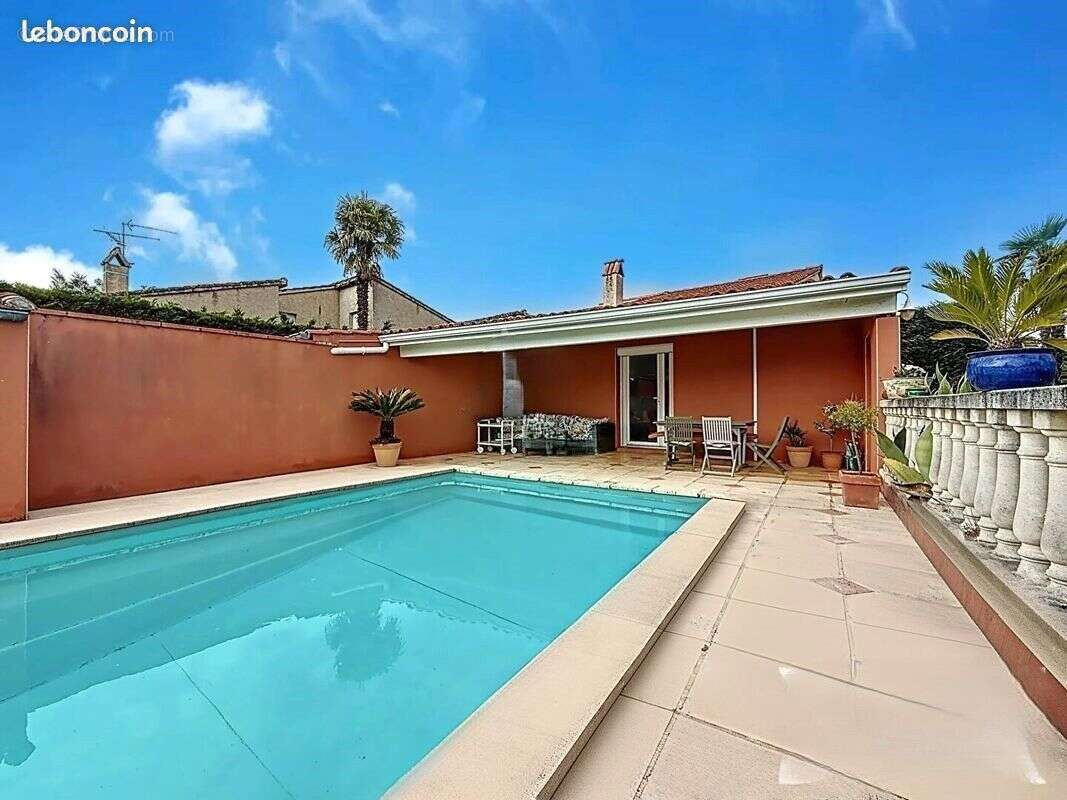 Maison à CASTELGINEST