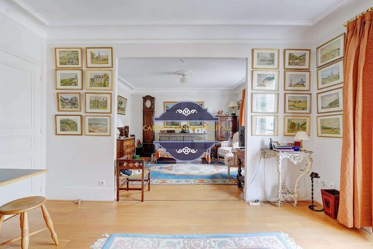 Appartement à PARIS-17E