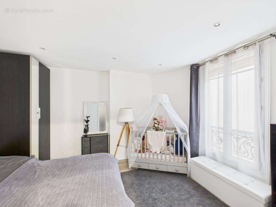 Appartement à COURBEVOIE