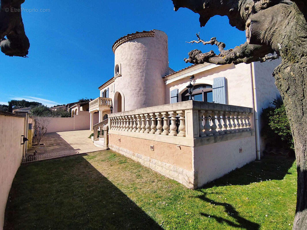 Maison à LES ANGLES