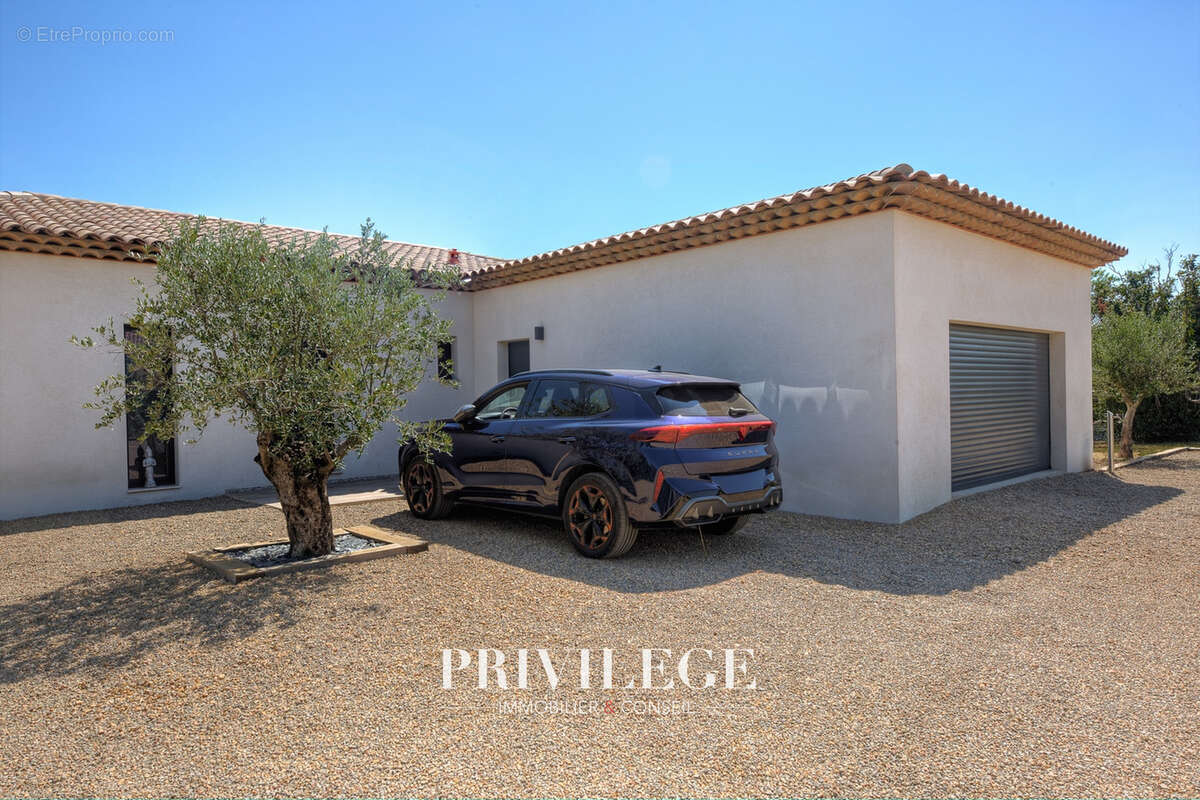 Aups — Exclusivité — Maison neuve avec piscine, prestations soignées et potentiel d’évolution - photo 31