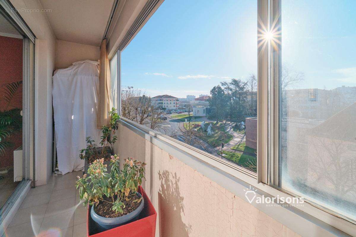 Appartement à MEYZIEU