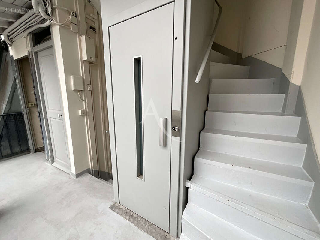Appartement à PARIS-8E