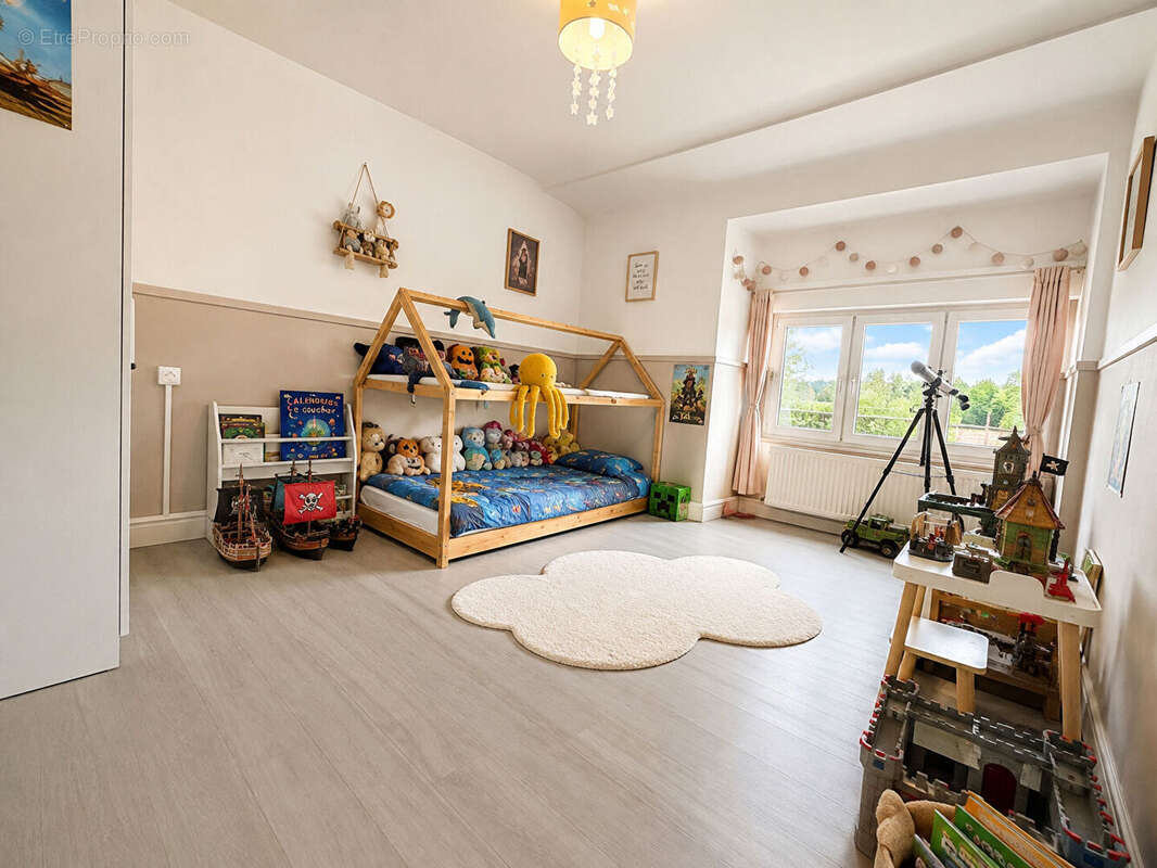 Maison individuelle avec grange, dépendances et garages - photo 7