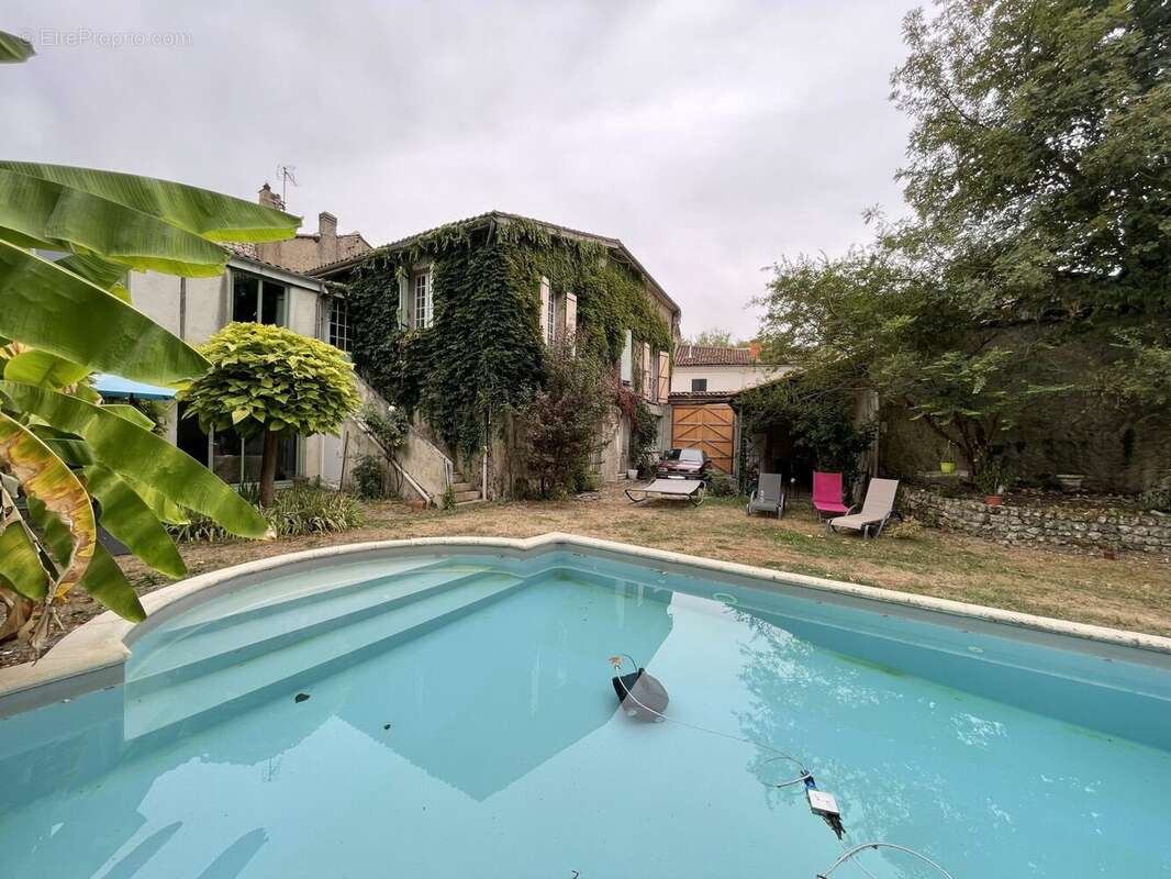 Maison à VOULGEZAC