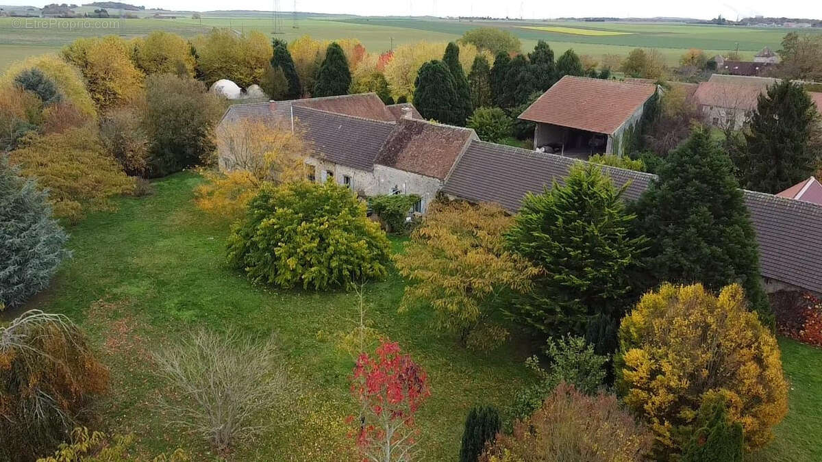 Maison à CHALAUTRE-LA-GRANDE