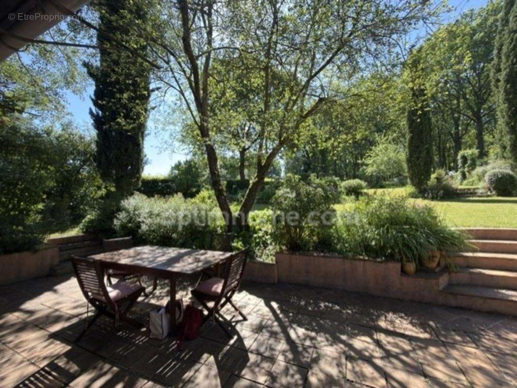 Val Saint-Germain 91530. 45 KM DE PARIS – Propriété rare sur 9788 M², Belle maison 157 m² avec 5 chambres. DPE /D - photo 3