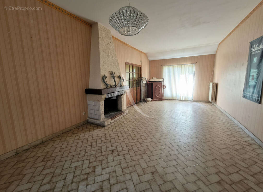 Maison à SAINT-JEAN-DE-BRAYE