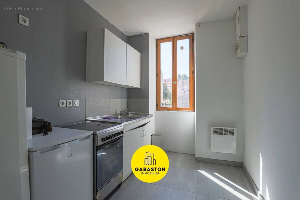 Appartement à MARSEILLE-4E