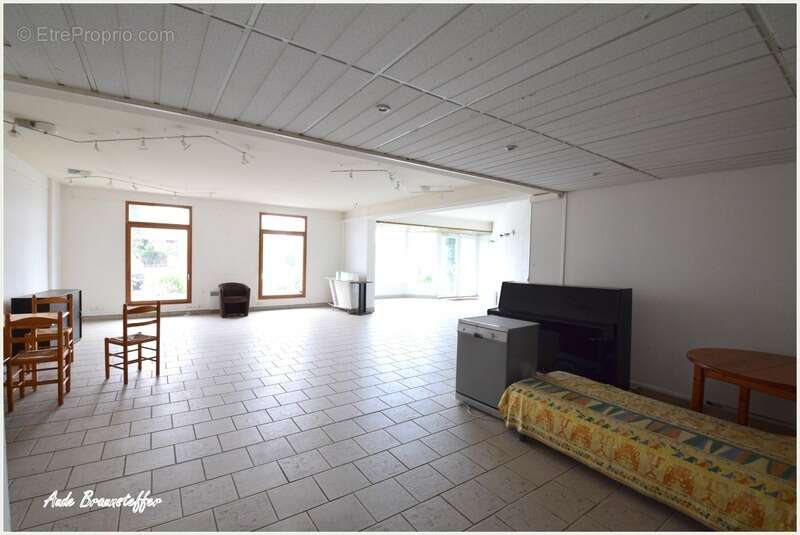 Local/bureau à vendre LA COUARDE SUR MER (17), local commercial premium - photo 6