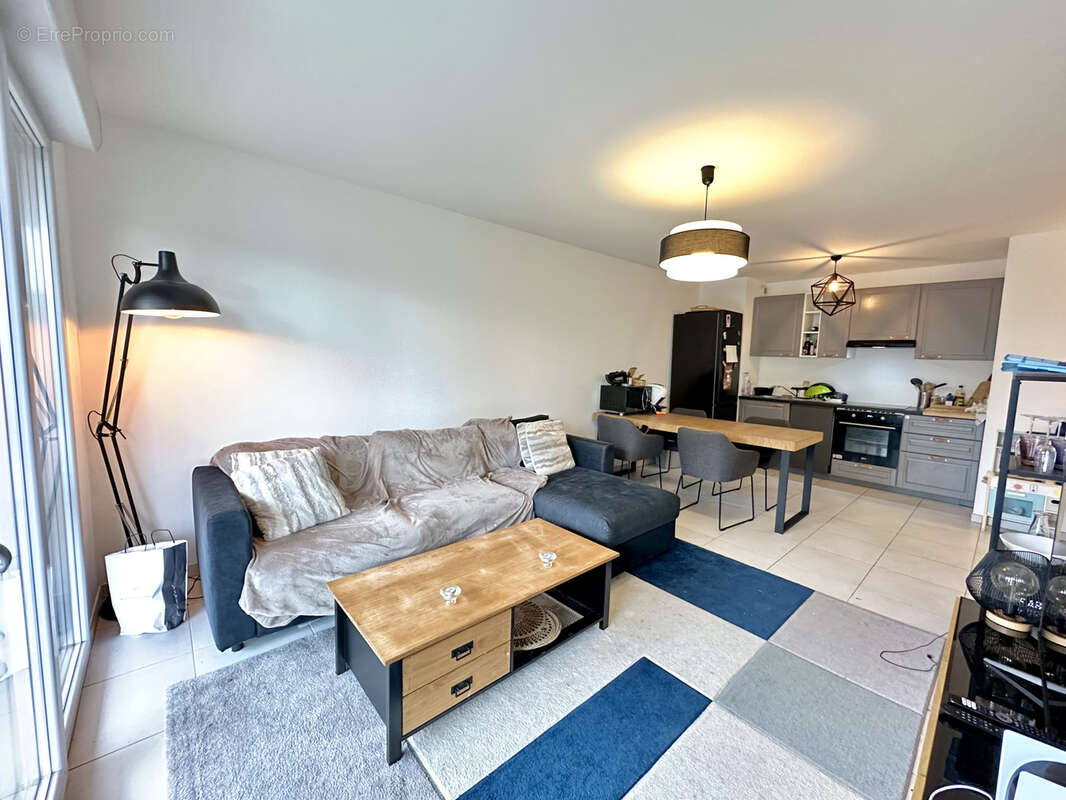 Appartement à SAINT-LAURENT-DU-VAR