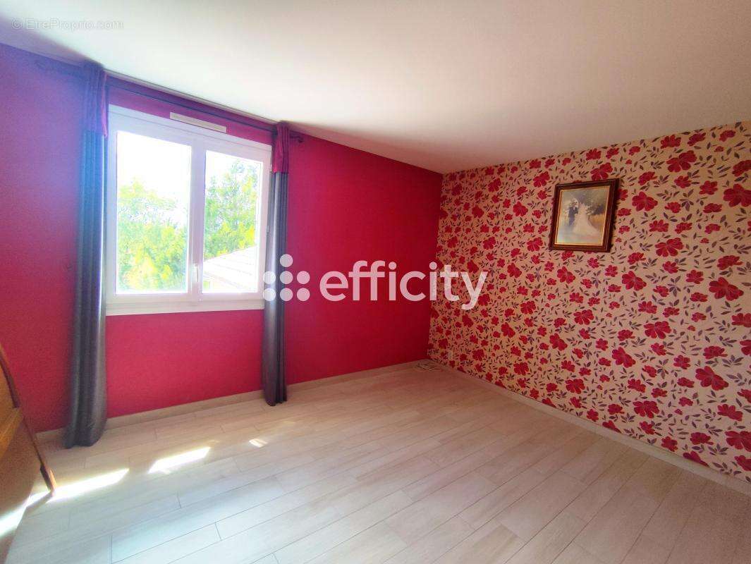 Maison 173 m² à La Vergne  - photo 16