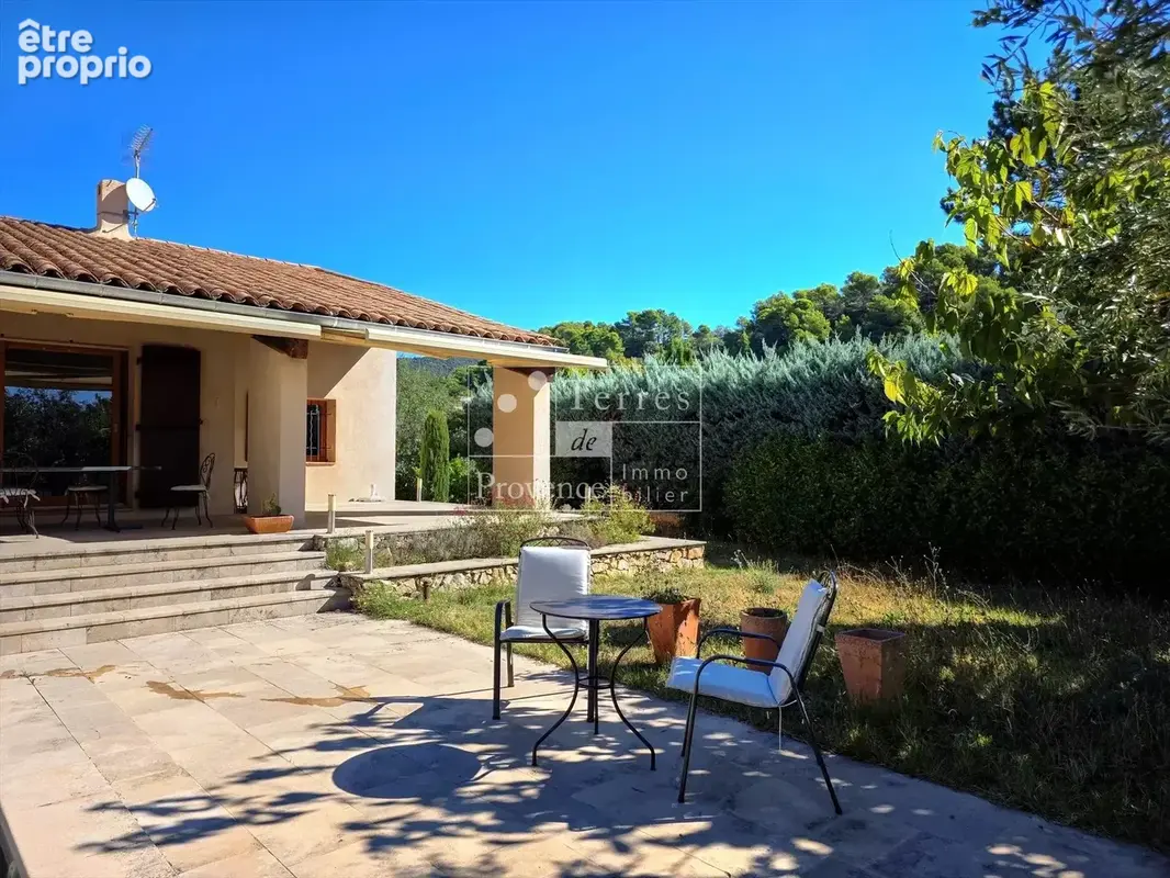 A vendre à Aups, villa provençale avec piscine et garage à Aups - photo 13