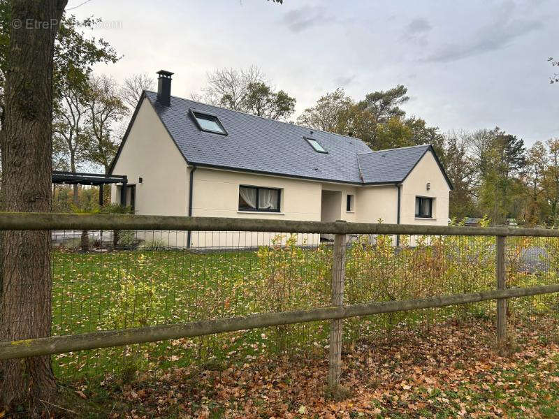 Maison à ARGENCES