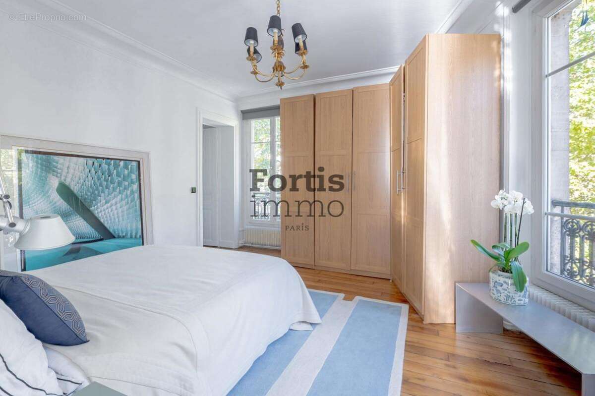 Appartement à PARIS-10E