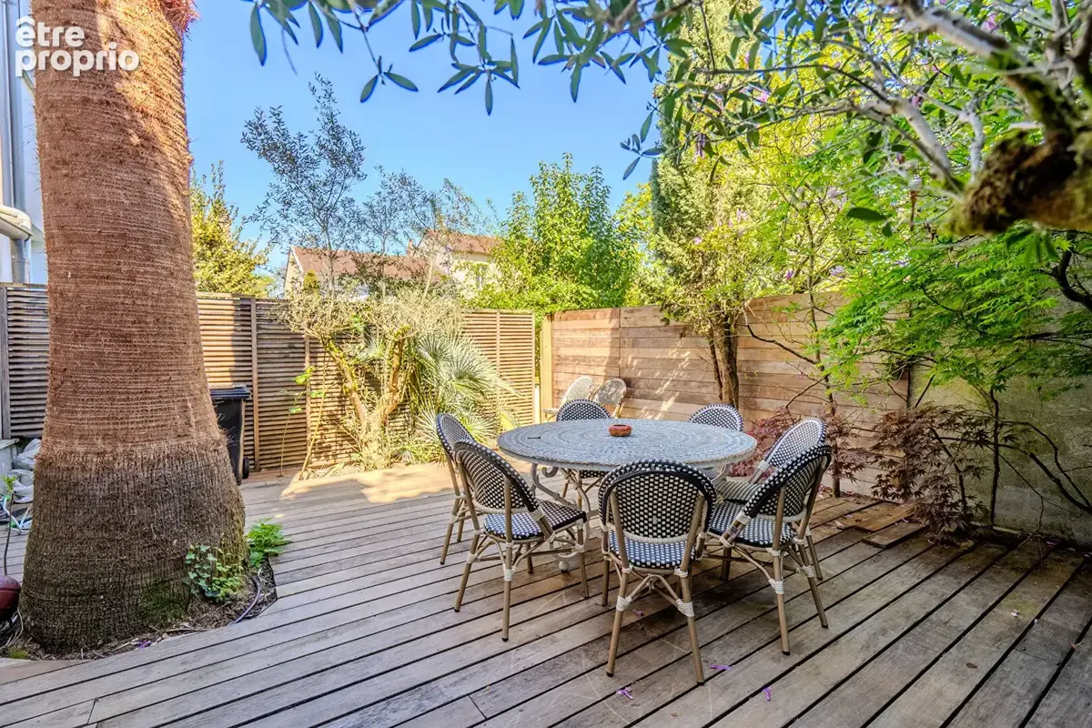Le Bouscat / Parc Bordelais - Maison en pierre de 124 m², 4 chambres, jardin / terrasse, balcon et cave - photo 2