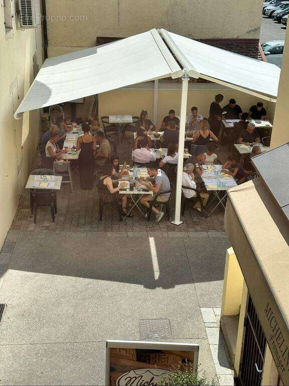 Commerce à FERNEY-VOLTAIRE