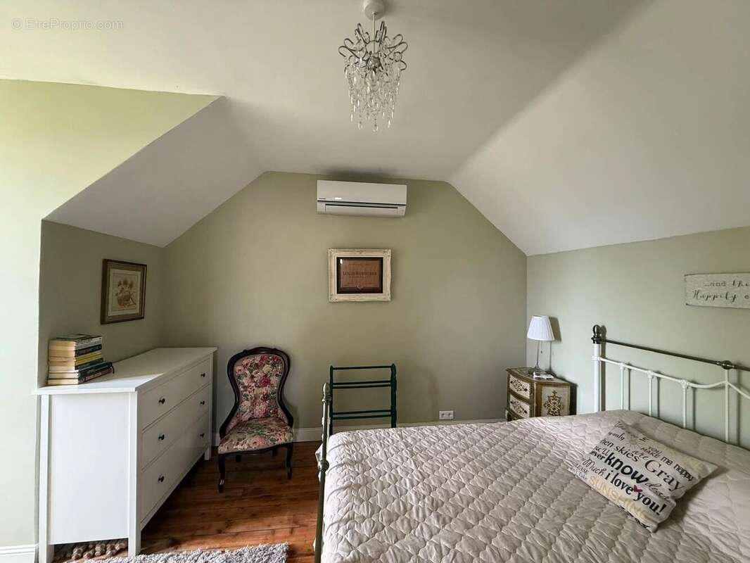 Maison à MAILHAC-SUR-BENAIZE