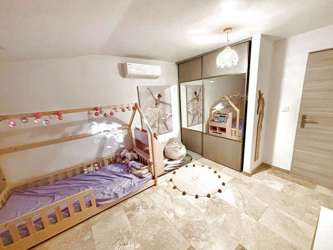 Maison à SUZE-LA-ROUSSE