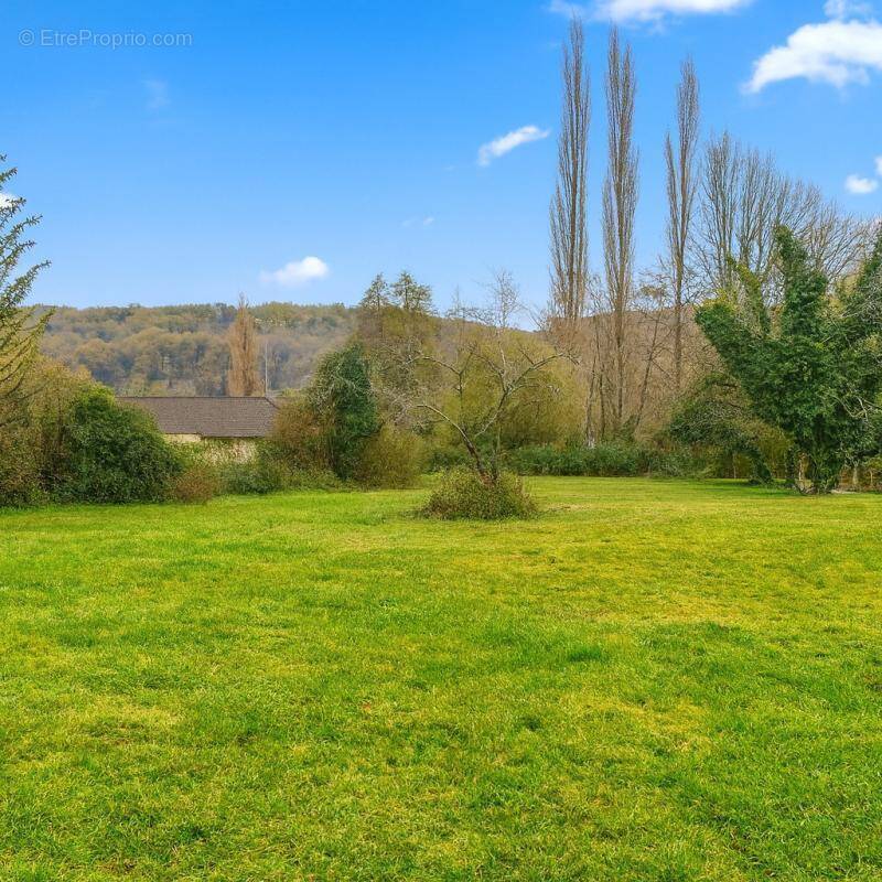 Terrain à LE LARDIN-SAINT-LAZARE