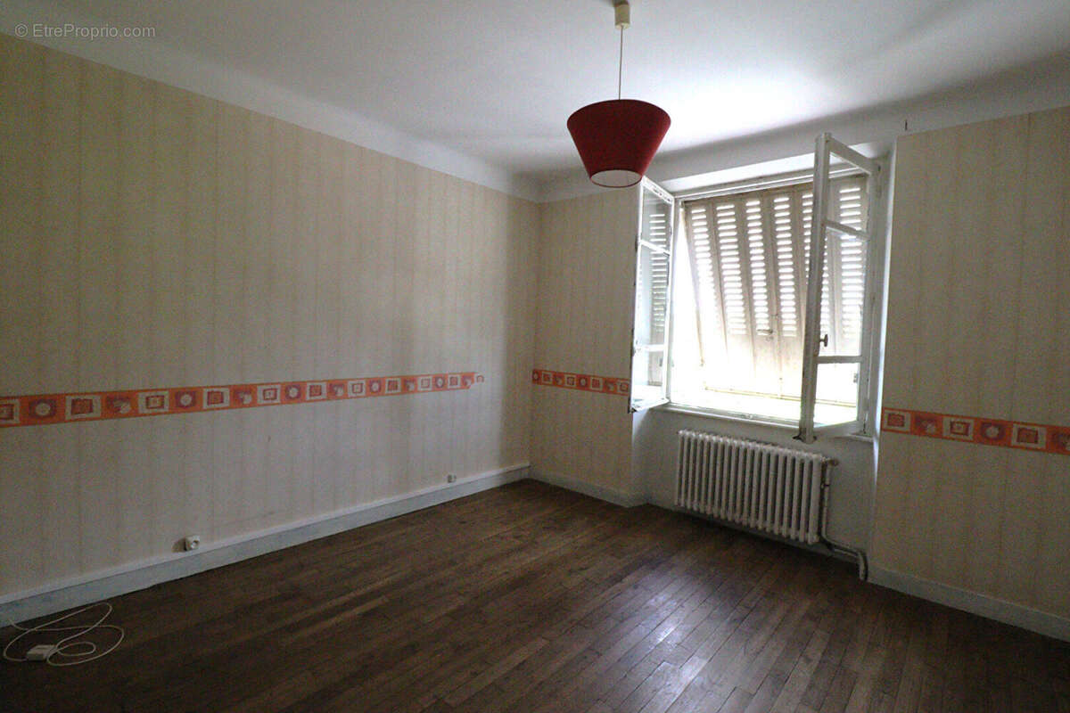 Appartement à VITRAC-SUR-MONTANE