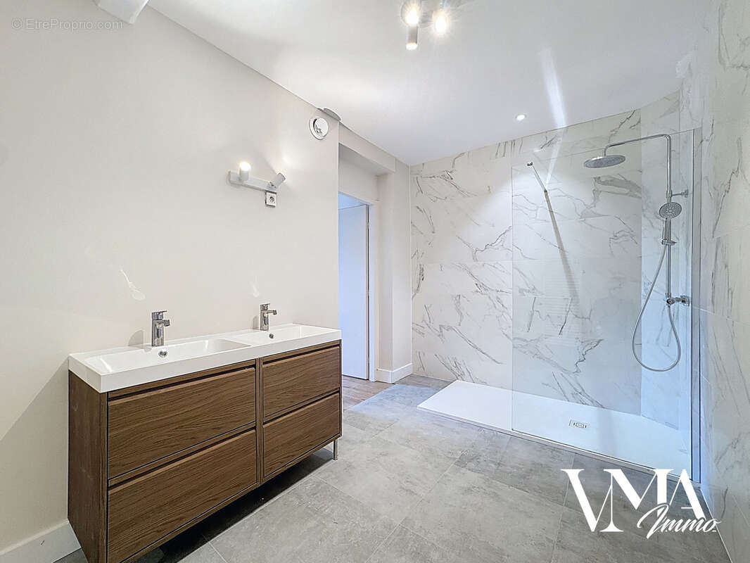 Appartement à LENTILLY