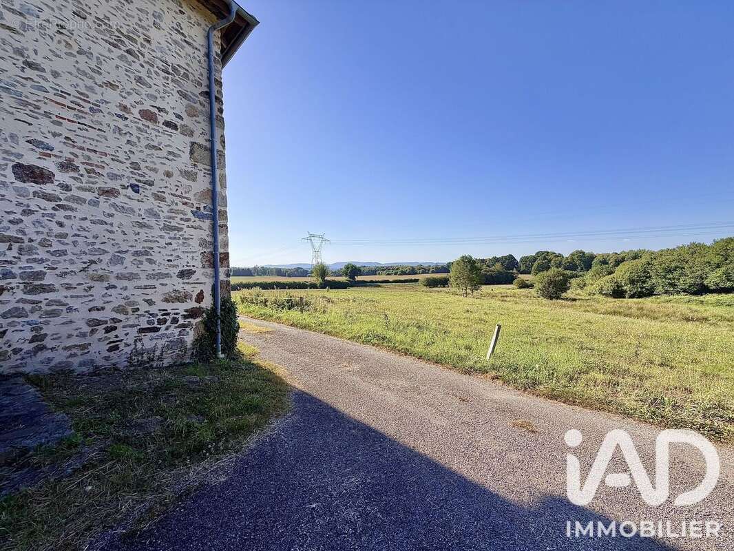 Maison 121 m² à Saint-Martin-Sainte-Catherine  - photo 3