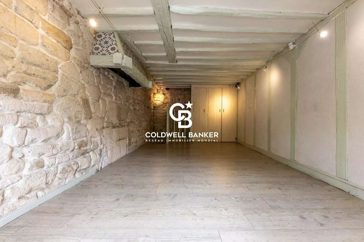 Appartement à PARIS-1E