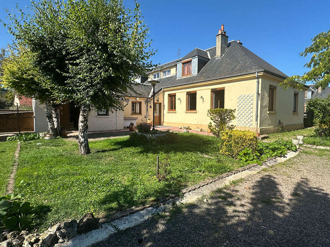 Maison à VARENNES-VAUZELLES